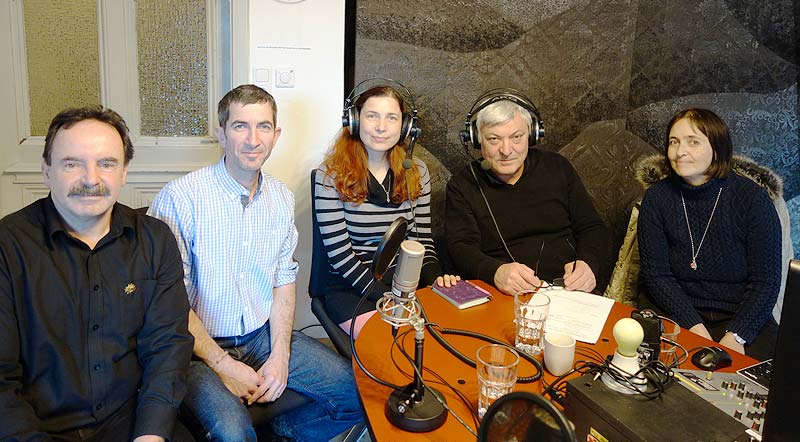 Pavel Vlček, Petr Nohava, Gabi Reitingerová Manfred Doppler und Sandra Wagner Foto „Ausgestrahlt”