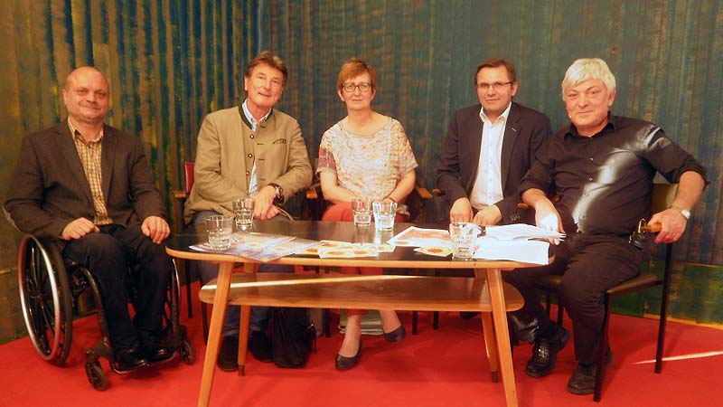 Diskussionsteilnehmer Diskussionsteilnehmer im Dorf TV